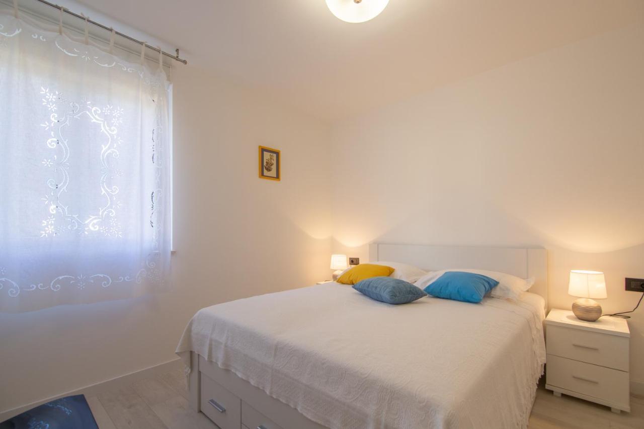 Apartments Nona Draga Komiza Bagian luar foto